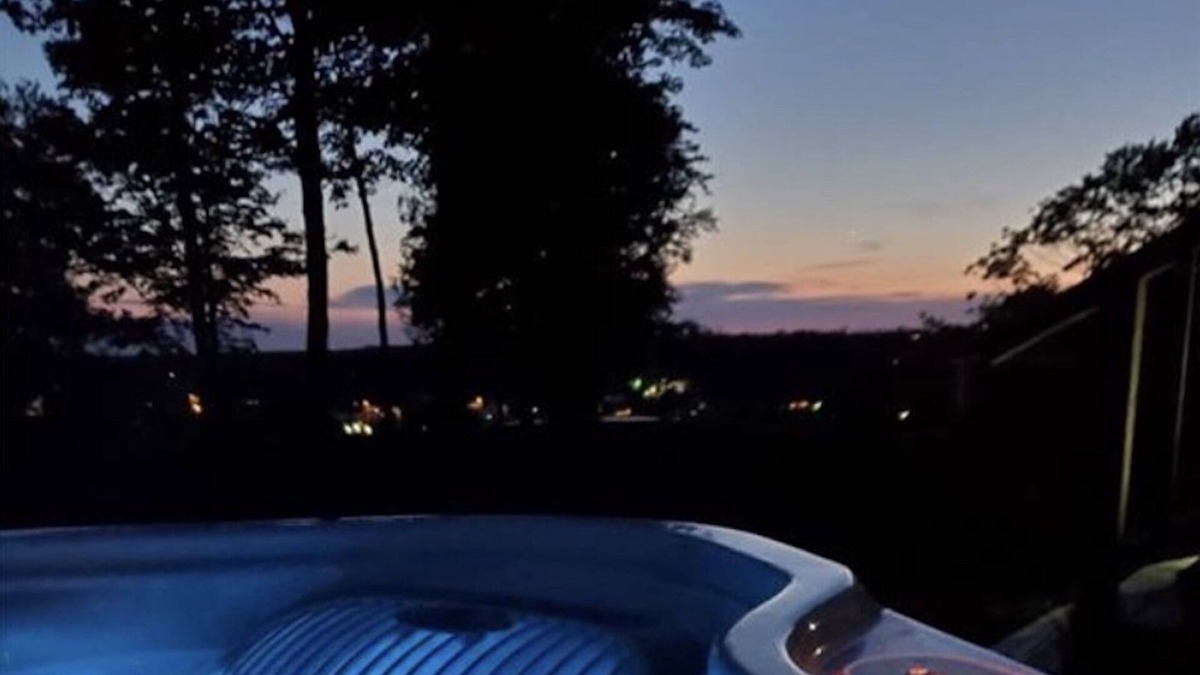 Manitoulin District Apartment | Lake View Monthly Summer Rental Home 2 + 2 Bdrm/ 2 bath+ Den + Yoga Gym Room