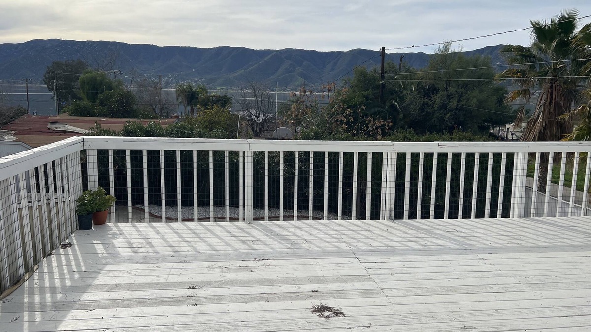 Lake Elsinore House | Lake view, pool, putting green