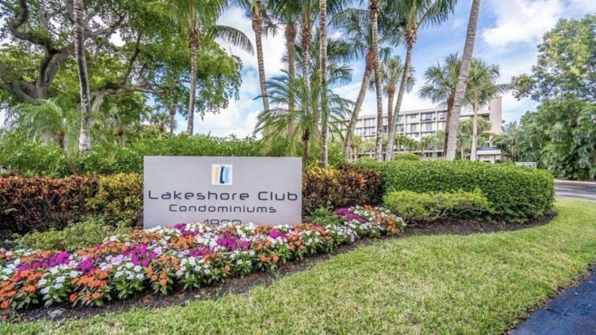 Palm Beach - West Palm Beach Condo | Lake view, pool, gym, 10 mins from West Palm!