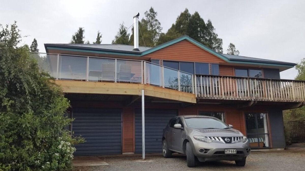 Moana House | LAKE VIEW RETREAT ON THE TERRACE
