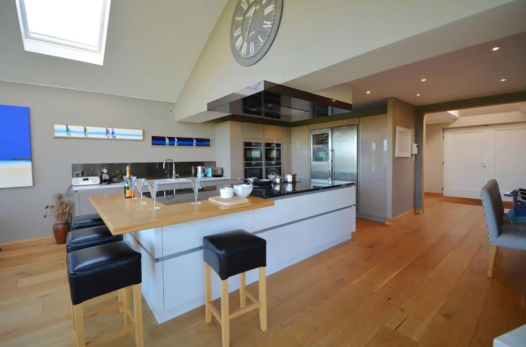 Compton Martin House | Lake View Retreat - with Hot Tub and Sports Bar