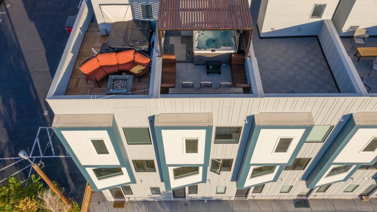 Berkeley House | Lake view Spa oasis in the city of Denver (hot-tub on the roof top)