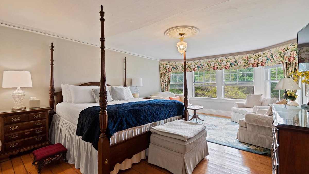 Phippsburg Bed & Breakfast | Lake View Suite with wall of windows w south exposure, Large King, Ensuite Bath