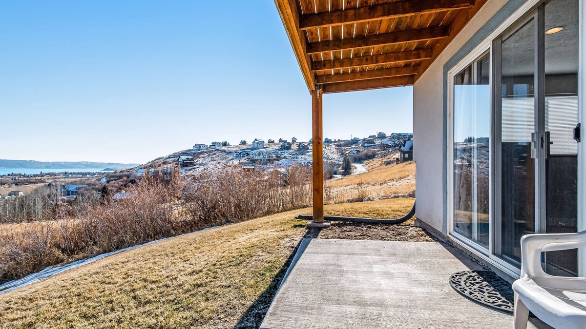 Harbor Village House | Lake View Townhouse with Shared Hot Tub and Pool, WiFi, and Central AC