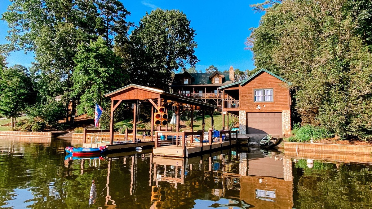 New London Cabin | Lake View Villa
