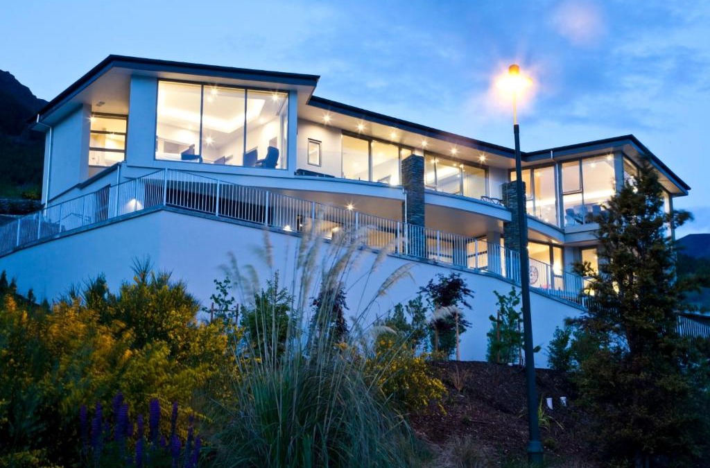 Fernhill Villa | Lake Views at Aspen House by Amazing Accom
