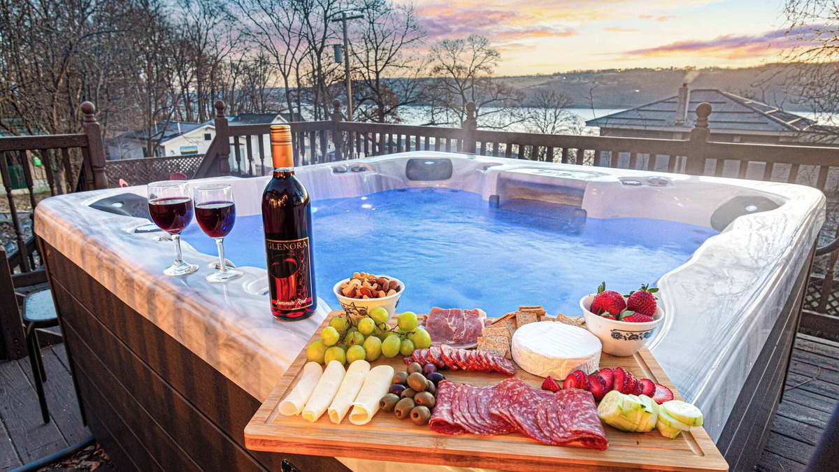 Watkins Glen House | ★Lake Views ★ Hot tub ★ King Beds ★ Mins to All
