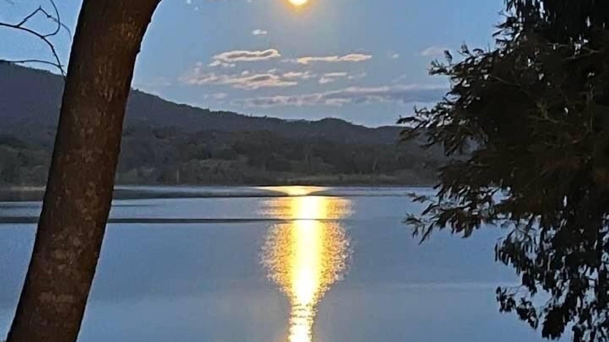Goughs Bay House | Lake views & Mt. Buller snow fields - BOOK 3 nights have an extra night on us.