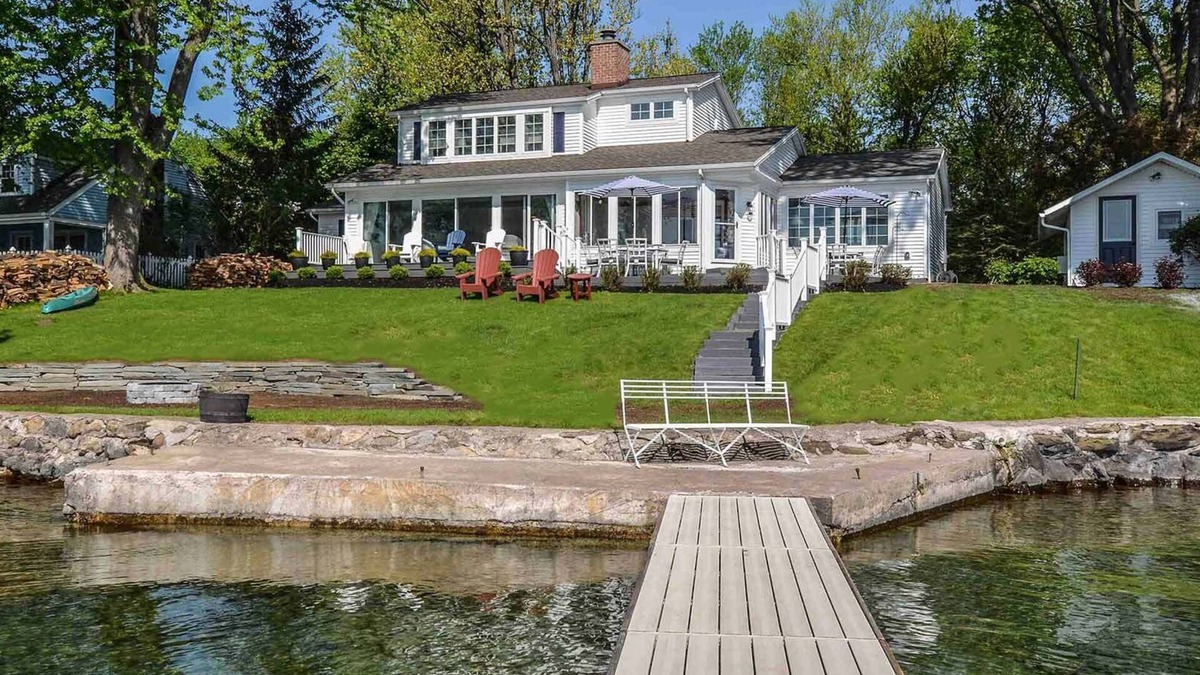 Canandaigua House | Lake Vista: Lakeside Luxury