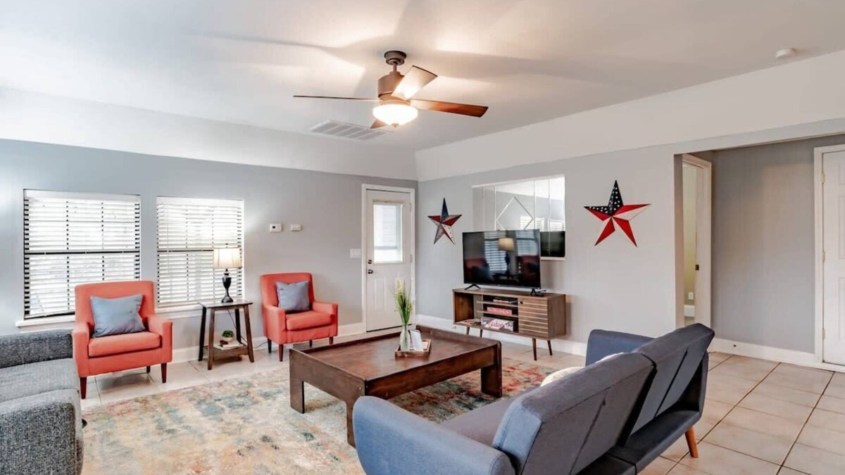 Venetia House | Lake w/Dock & Fenced Yard-Sunny Side at Dog River