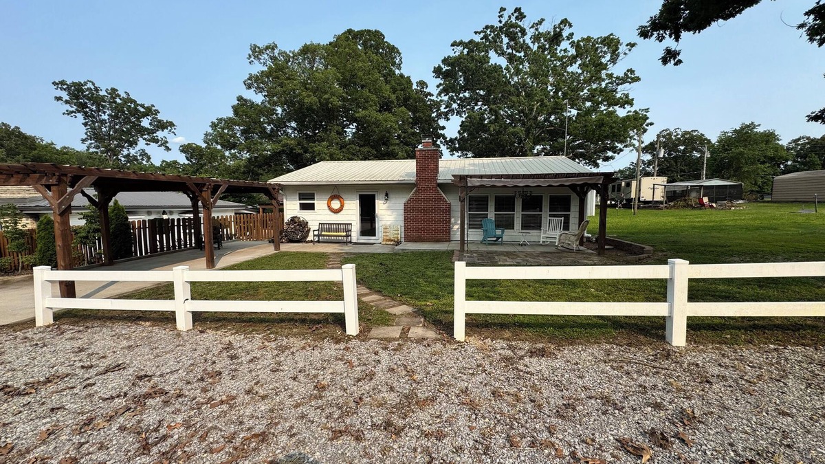Wappapello House | Lake Wappapello 2 Bedroom Home 1/8 mile to beach and boat ramp