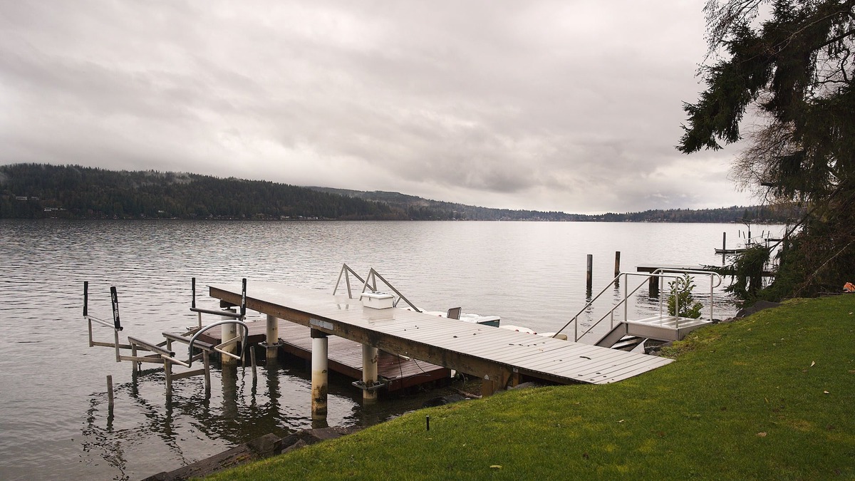 Silver Beach House | Lake Whatcom Getaway+Private Dock+Lake Access!