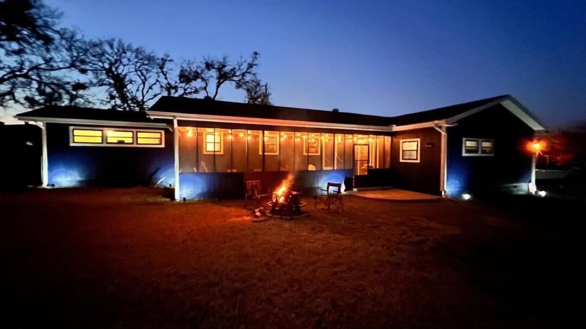 Lake Whitney House | Lake Whitney - Lake House - Walking Distance to the Lake