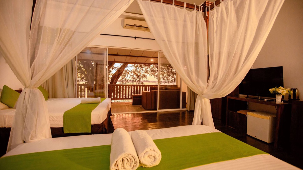 Mahasenpura Hotel | Lake Wind Resort