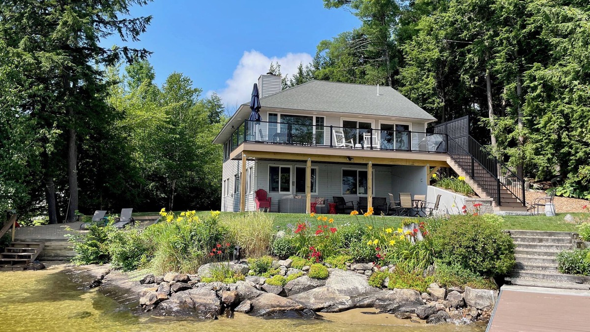 Moultonborough House | Lake Winnipesaukee Waterfront Beach & Dock
