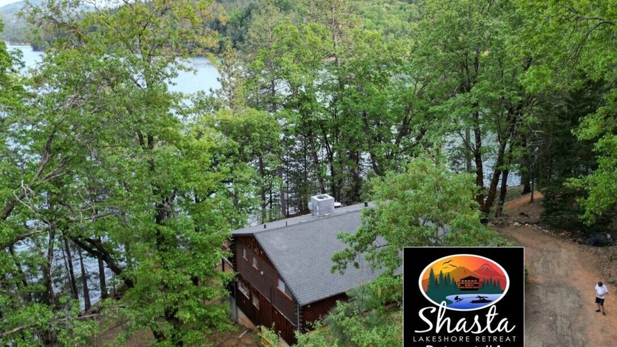 Lakehead Cabin | Lakefront #1 Cabin on Acre, Kayaks, Paddle Boards - Shasta Lakeshore Retreat #4