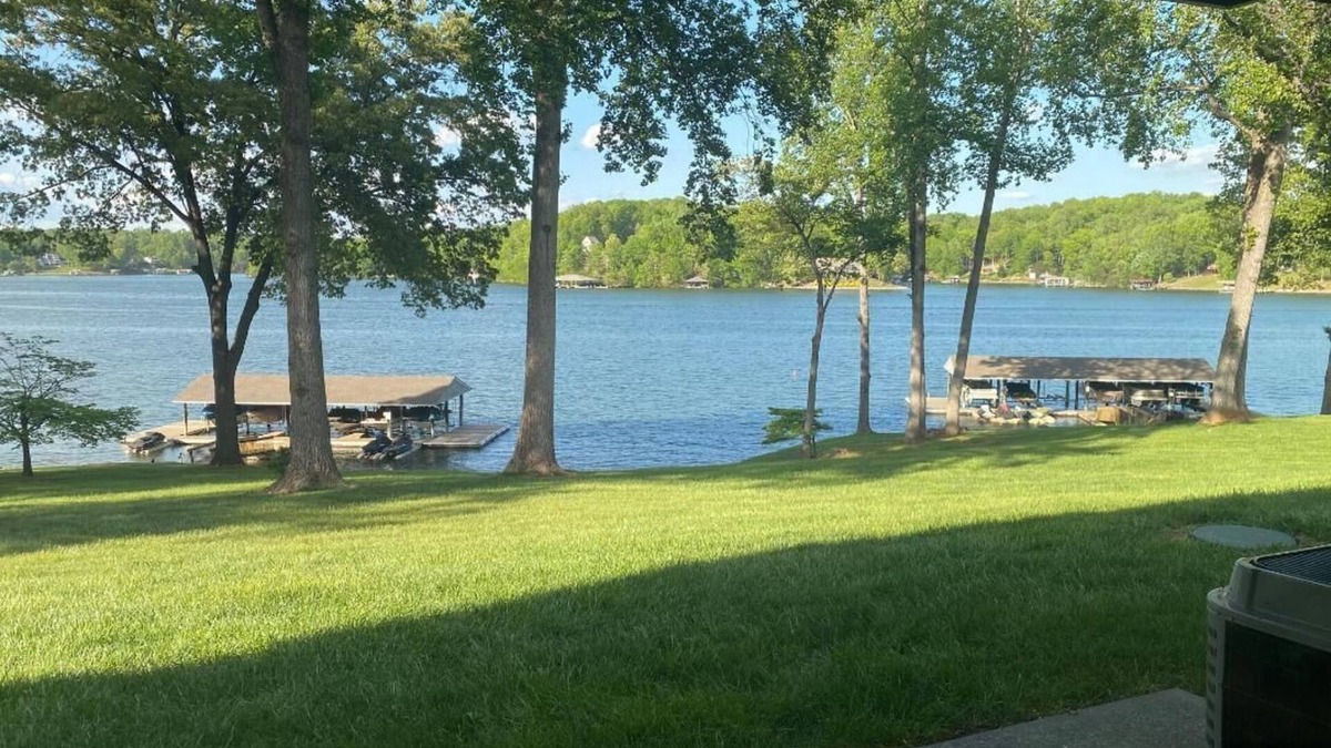 North Shore House | Lakefront! 2-bedroom townhome at Smith Mountain Lake