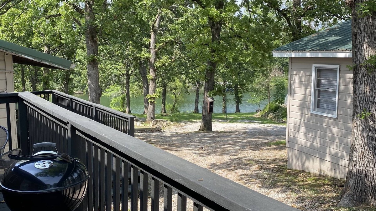 Kimberling City Cabin | Lakefront 2BR Cabin w/ Pool + Swim & Boat dock