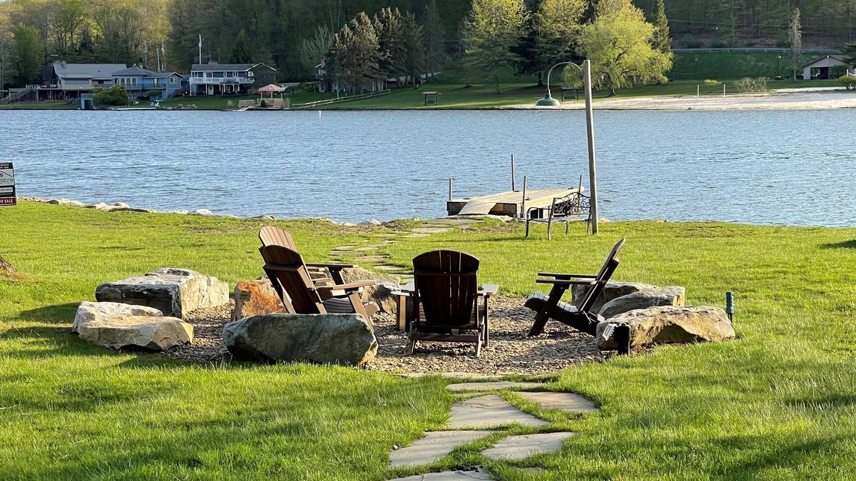 Treasure Lake House | Lakefront 4 Bedroom 2.5 Bath Hot Tub, Firepit, Dock, Deck and great backya