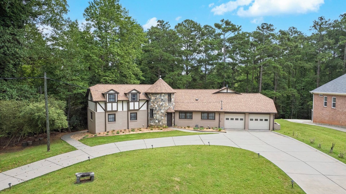Flowery Branch House | Lakefront 4BR/6BA home with private dock, fire pit, smart TVs in all rooms, sunroom, BBQ grill, and fenced game yard. Includes golf cart, 2 fridges, double oven, and more. 1 mile to Aqualand Marina & Pig Tales Restaurant.