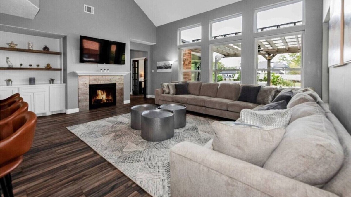 Atascocita House | Lakefront 7BR w/Pool + Spa | 30 Mins to Downtown