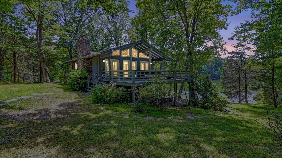 Johnsonburg House | Lakefront Achieve Cabin/3BR on 200-Acre Estate