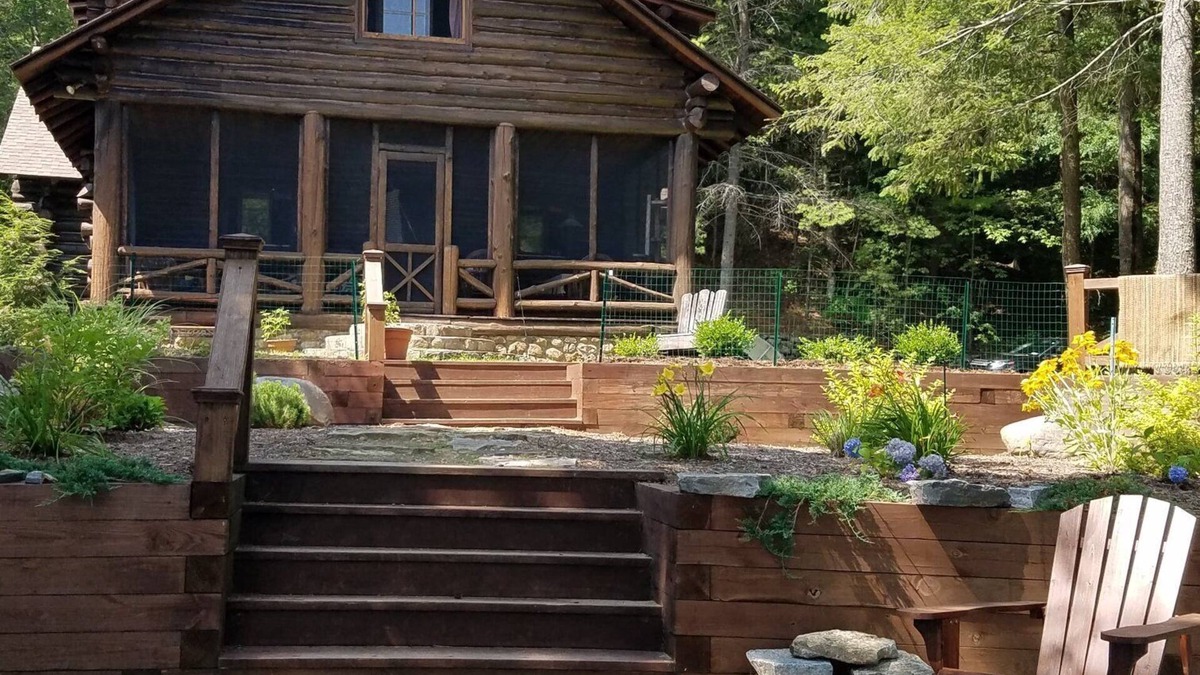 Lake Luzerne-Hadley House | Lakefront Adirondack Log Cabin
