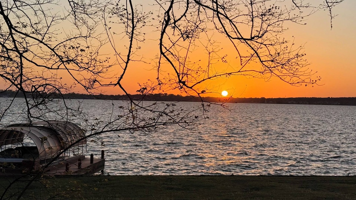 Willis House | Lakefront and Lakeview - Sunsets & Serenity at Gorgeous Lake Conroe, Willis, TX