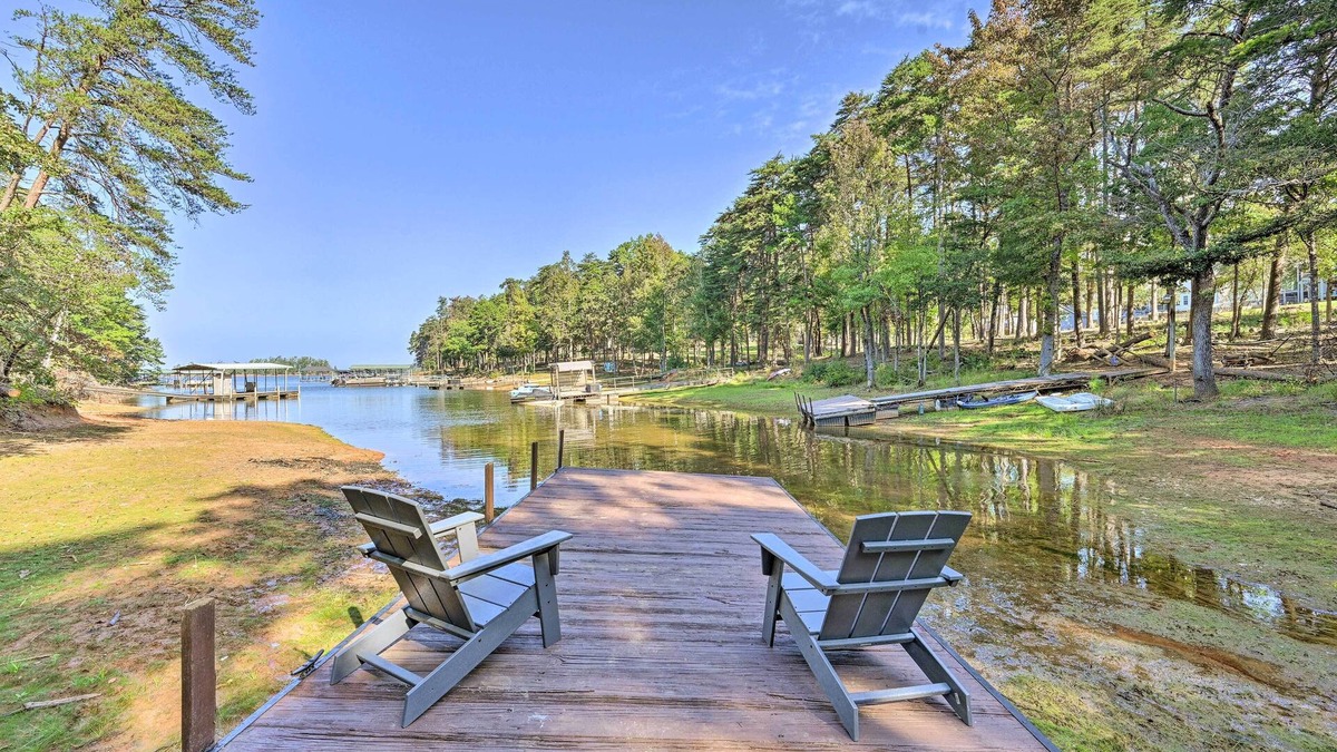 Anderson House | Lakefront Anderson Paradise: Dock, Fire Pit!