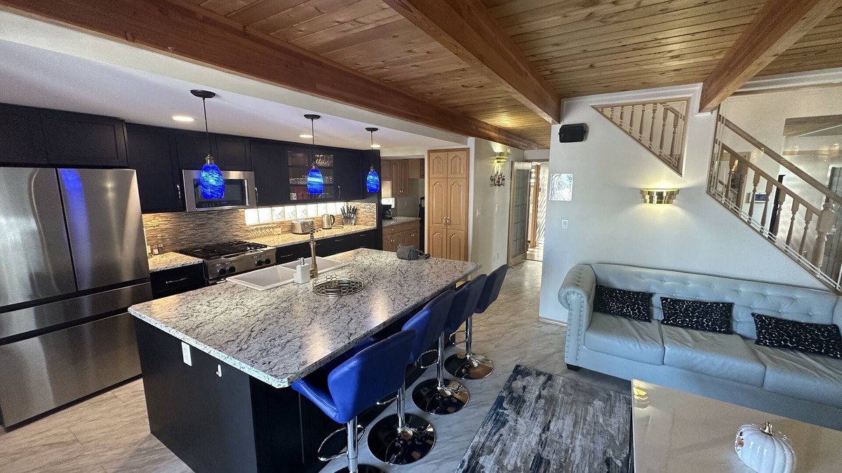 Markerville House | Lakefront Blue HousennLicense # STAR-04596