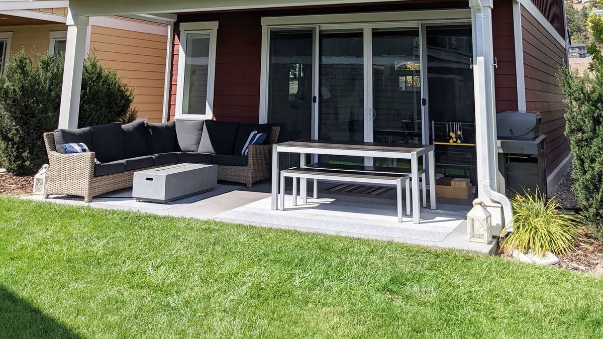 Central Okanagan Cottage | Lakefront Boucherie Beach Resort Cottage