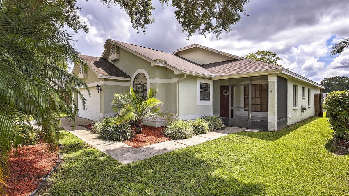 Providence Lakes House | Lakefront Brandon Home w/Patio & Screened Lanai!