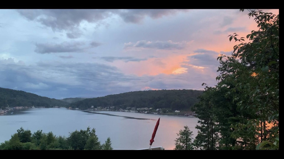 Shawanese House | Lakefront Bungalow w/kayaking, boating and dock