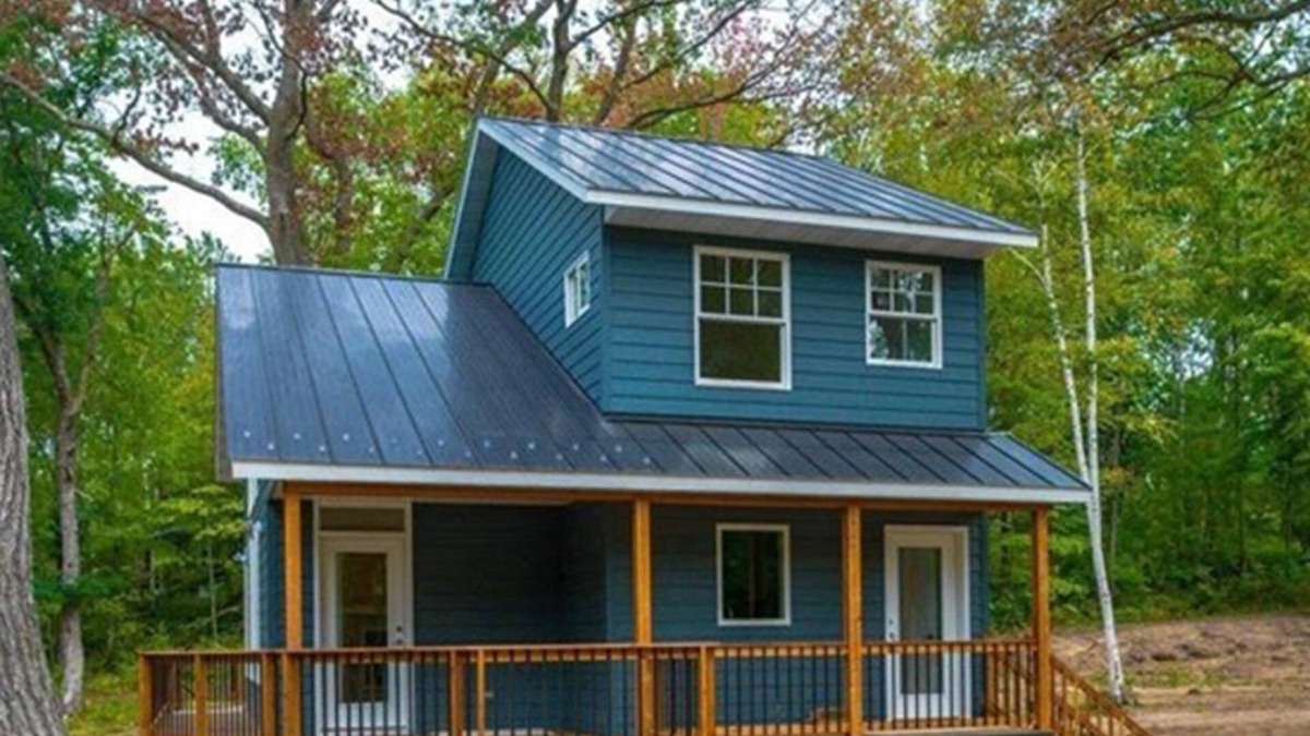Luck Cottage | Lakefront Bunkhouse