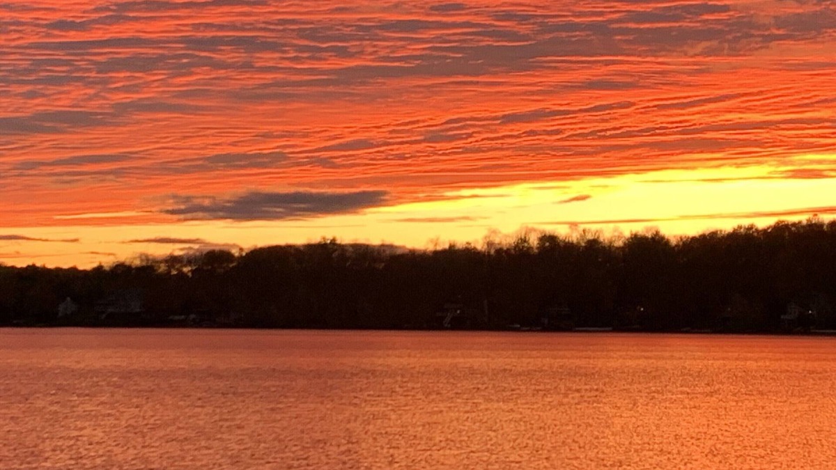 Pocono Lake House | Lakefront Cabin (15 minutes from Jack Frost, 25 minutes from Camelback)