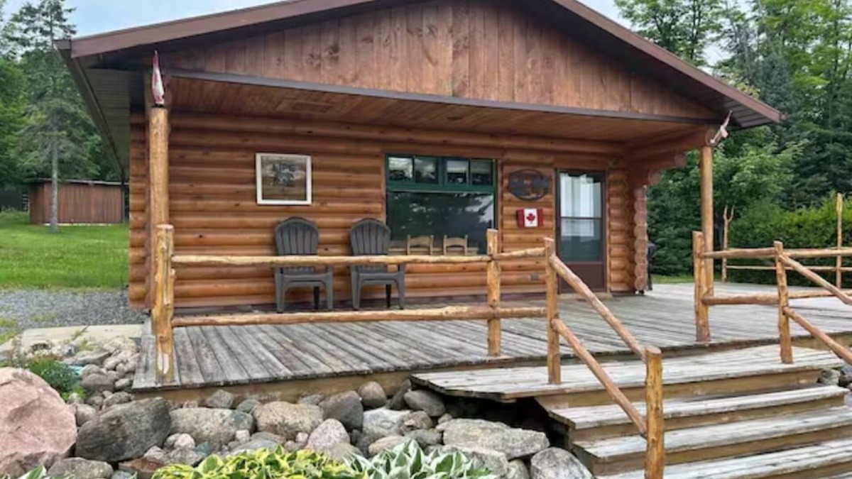 Unorganized Centre Parry Sound Cabin | Lakefront Cabin #2 - 4 Season - Sleeps 7