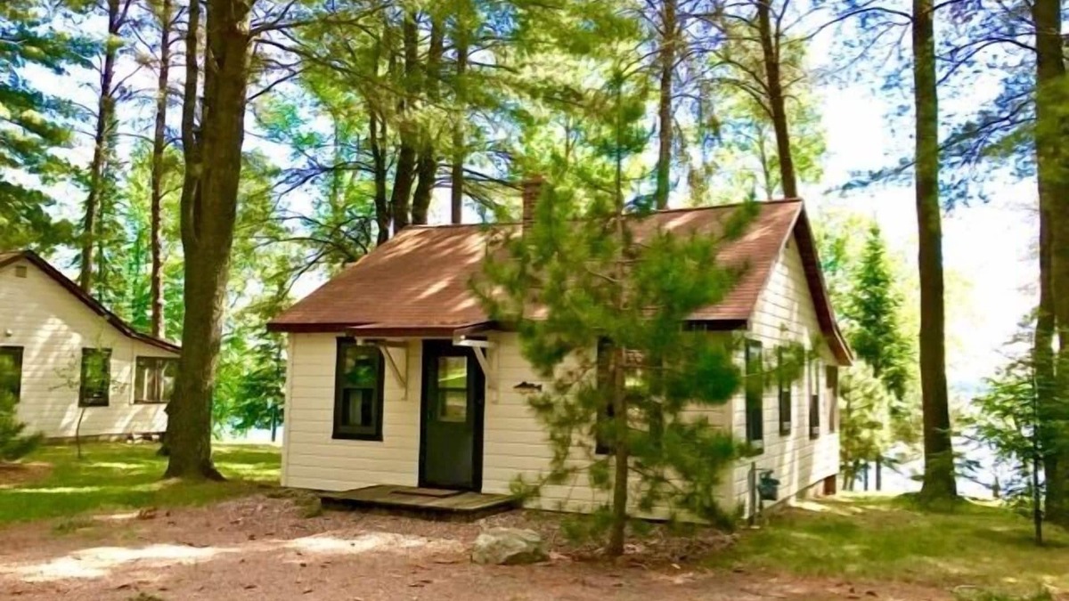 Presque Isle Cottage | Lakefront Cabin #2 The Bluegill