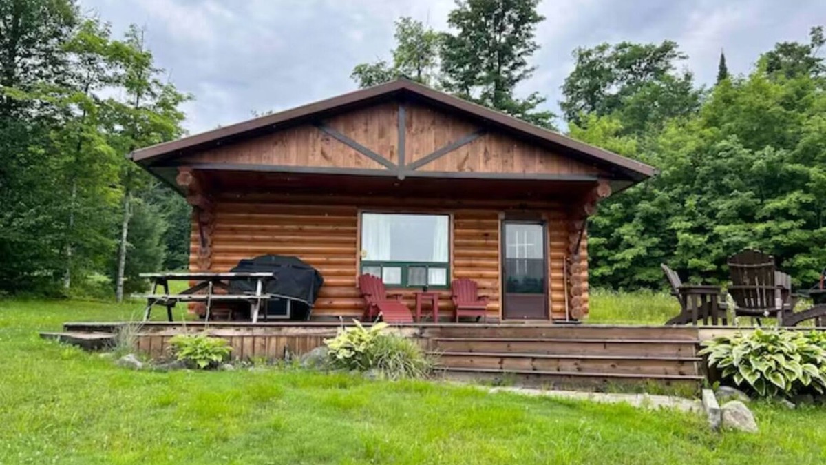 Unorganized Centre Parry Sound Cabin | Lakefront Cabin #6 - 4 Season - Sleeps 7