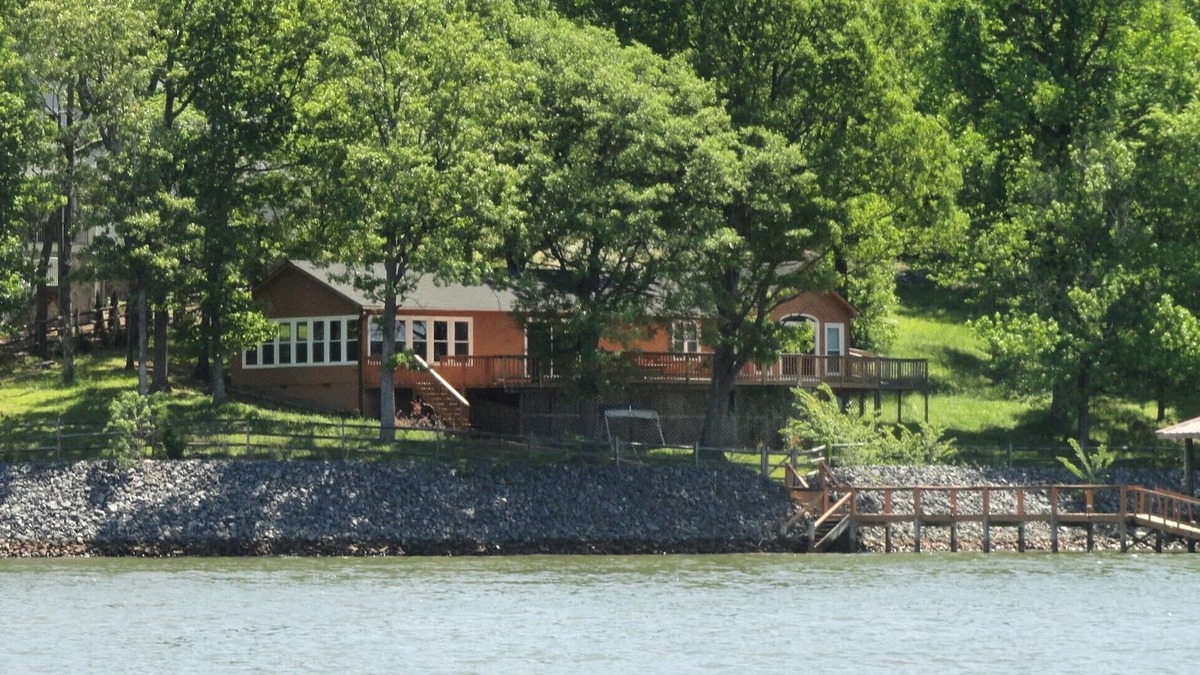 Bowling Green Cabin | Lakefront Cabin - Newly Renovated!