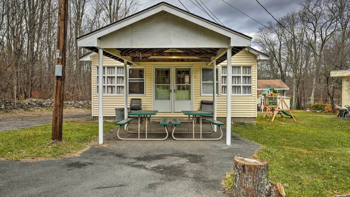 Ellenville Cabin | Lakefront Cabin w/ Canoes + Swimming On-Site