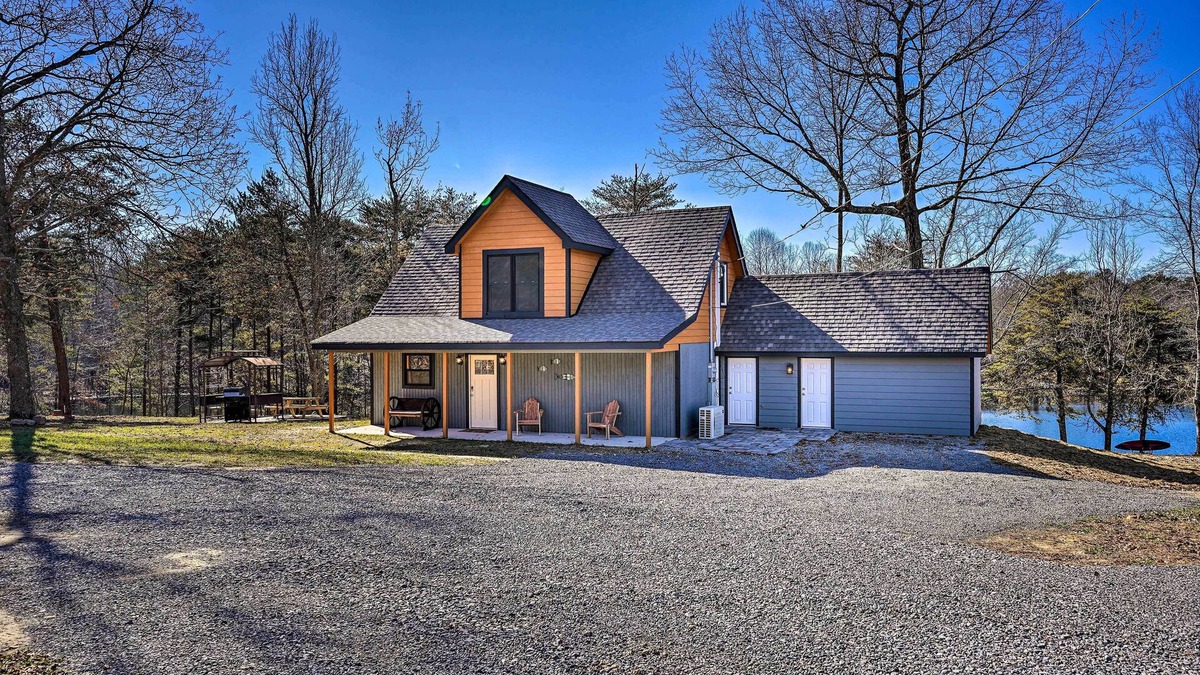 Trenton Cabin | Lakefront Cabin w/Deck, Fire Pit in Trenton!