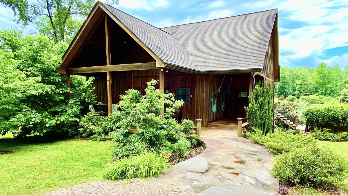Long Creek House | Lakefront Cabin with HotTub ~ No Cleaning Fee! Near Chattooga Belle & Wildwater