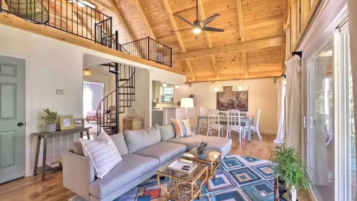 Cedar Bluff Cabin | Lakefront Chalet - Ramp/Pier/Dockn