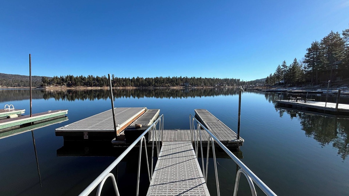 Boulder Bay Ski Chalet | Lakefront Chalet in Boulder Bay- Amazing Views, Private Dock, Arcade, Hot Tub