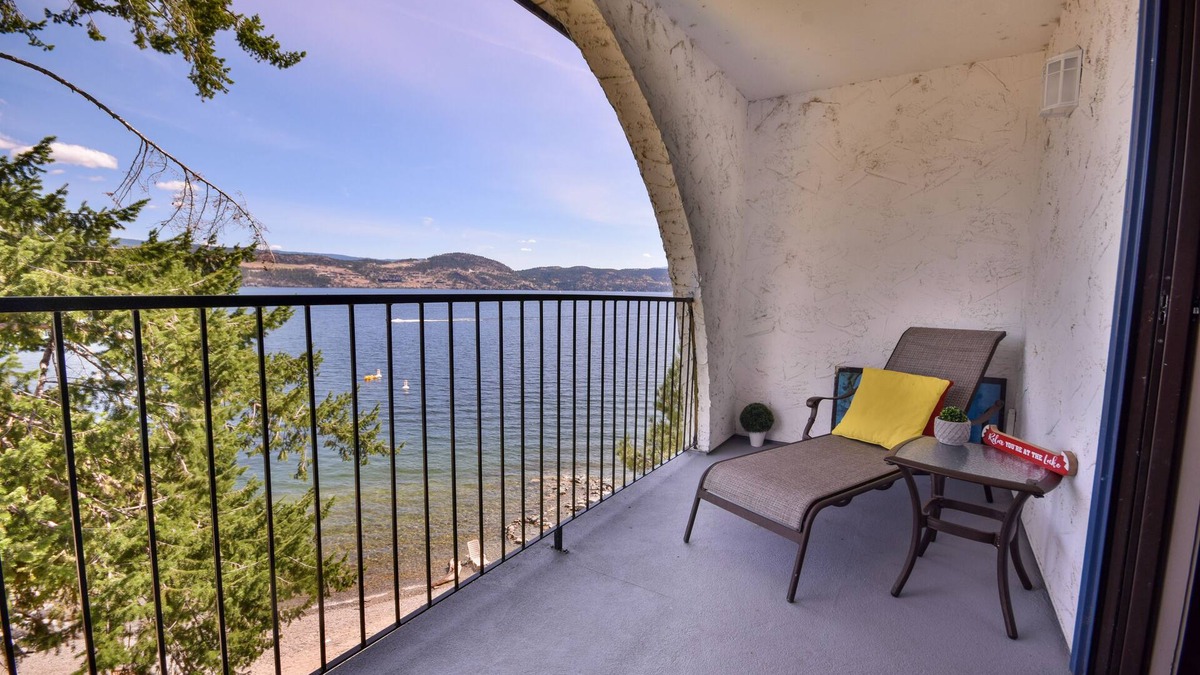 Central Okanagan Condo | Lakefront Condo Sleeps up to 4