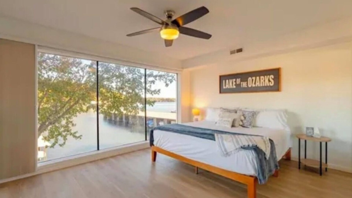 Lake of the Ozarks Condo | Lakefront Condo with Lakeside Pool
