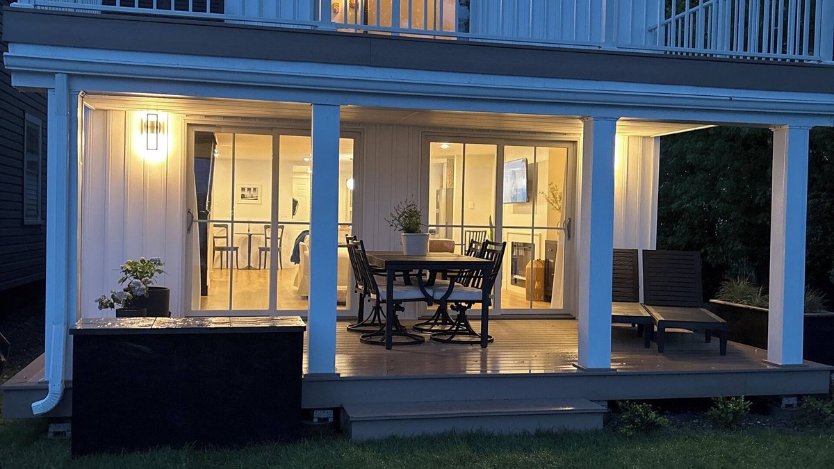 Jamestown House | LAKEFRONT Contemporary Cottage. Chautauqua Lake 3 bed 2 bath home sleeps 10!