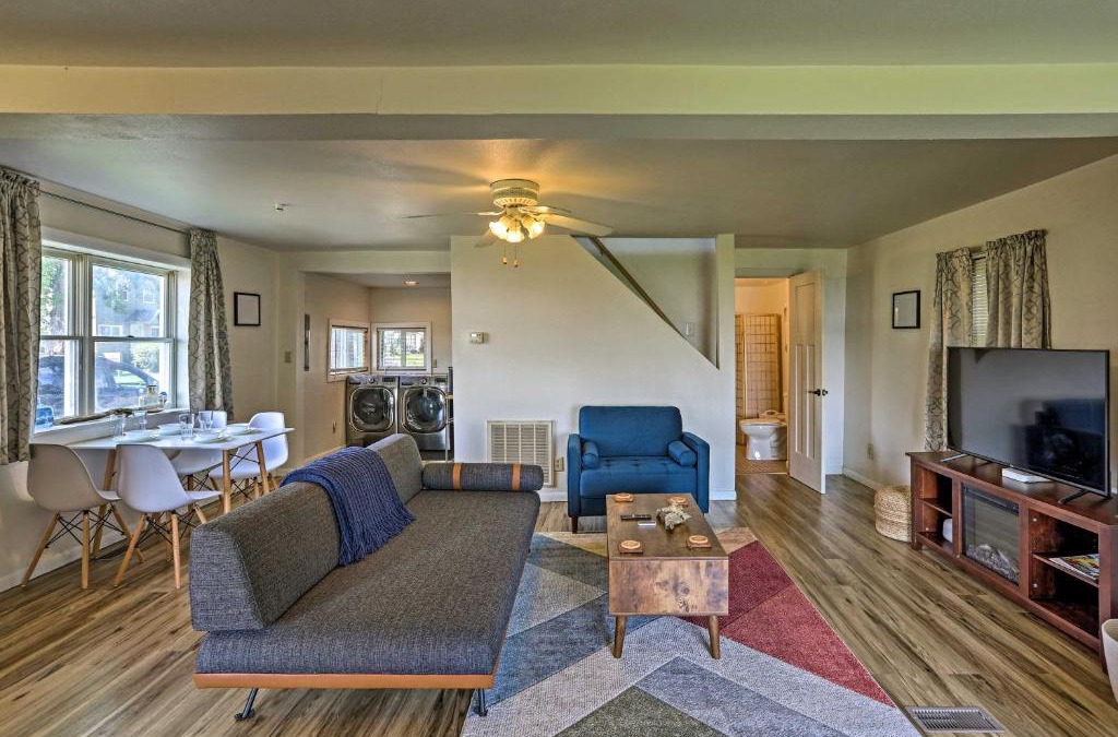 Toledo House | Lakefront Cottage 6 Miles to Downtown Toledo!