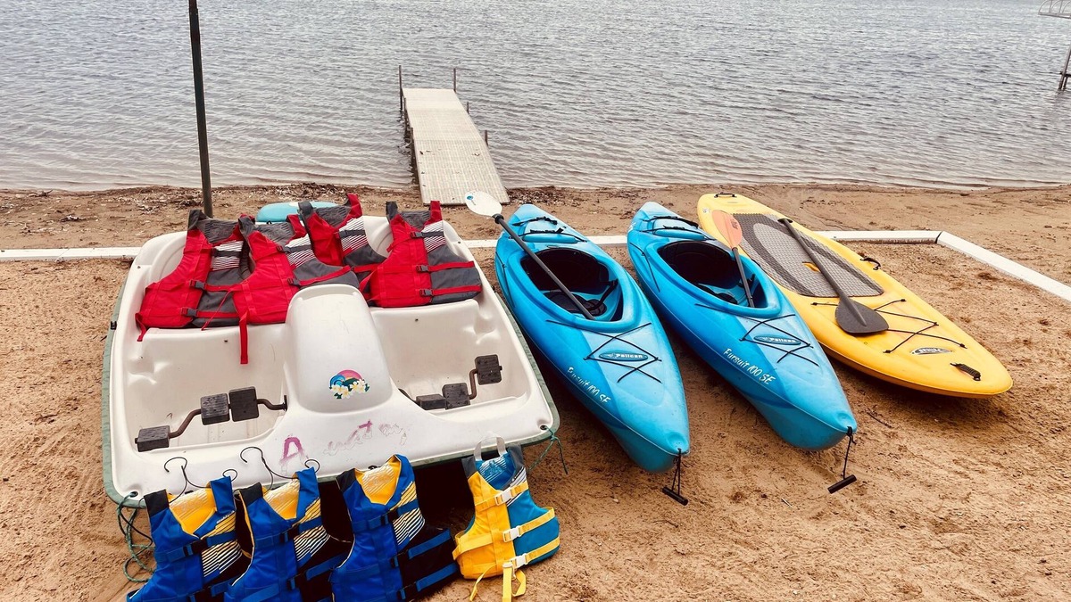 Smyrna Cottage | Lakefront Cottage at Rainbow Lake