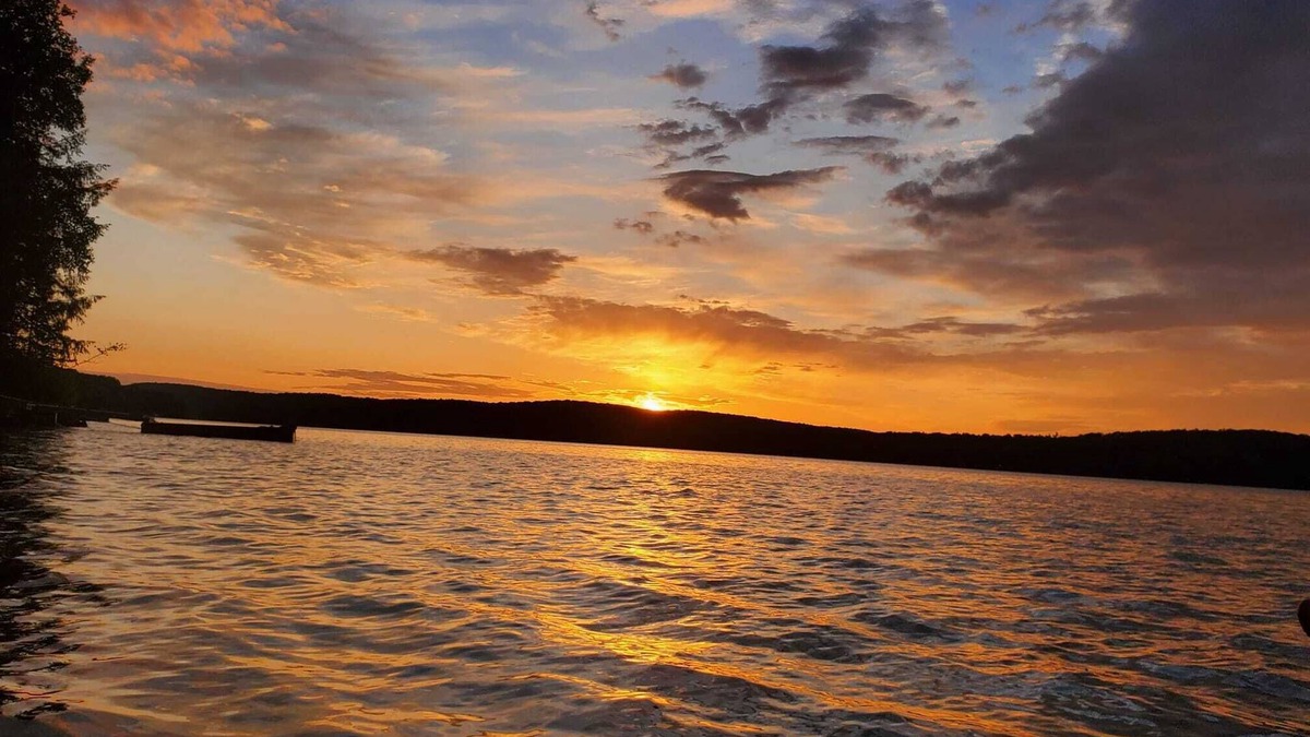 Eagle Lake Cottage | Lakefront Cottage on Scenic Haliburton Lake - A Perfect Getaway!